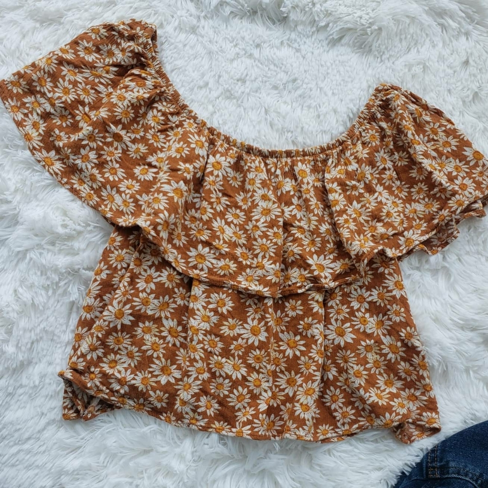 OFFSHOULDER CROP TOP